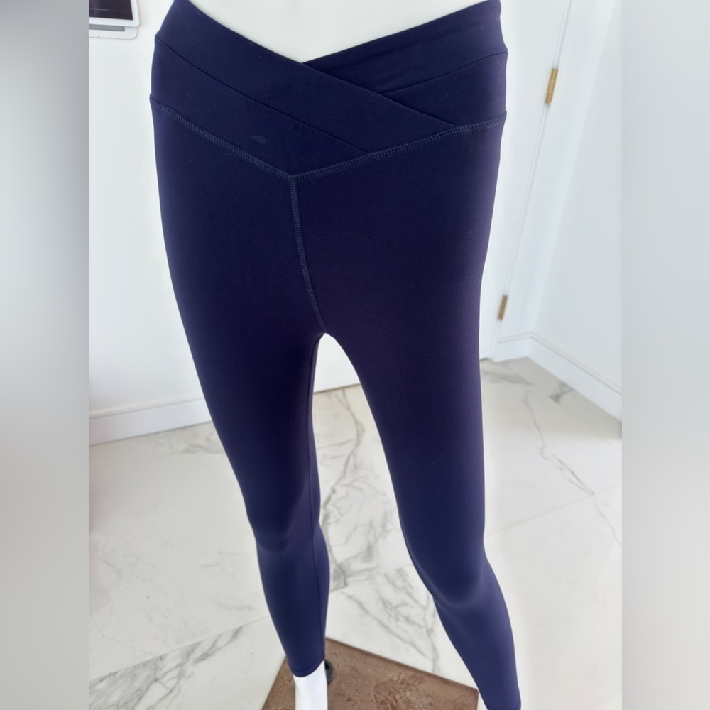 Lorna Jane leggings size Extra Small in Navy Blue overlapping waistband